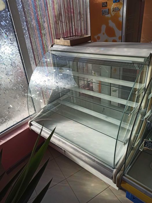 Хладилна витрина Наги