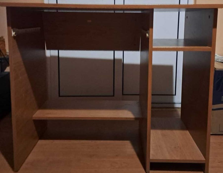 Бюро в отлично състояние 50лв.