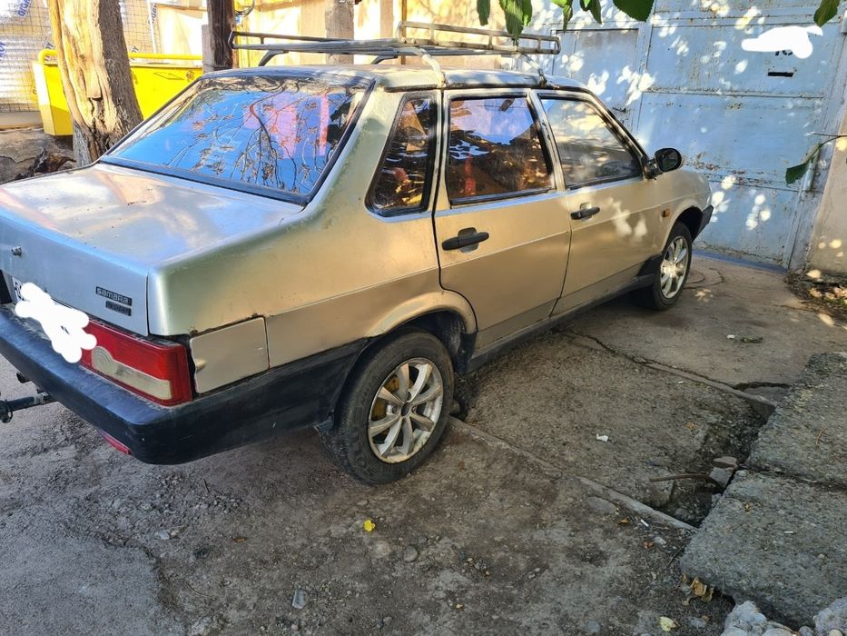 Продам автомобиль Ваз 21099,1994г имеется газ балон .