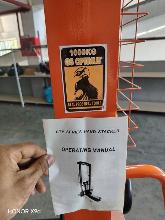 Yuk ko'tarb tushurgich shtabler