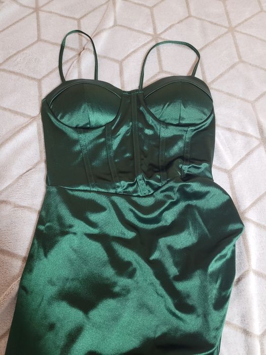 Vând rochie elegantă verde smarald