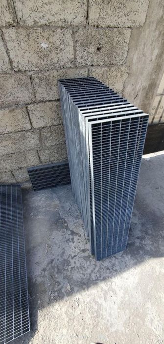 Trepte zincate modele si dimensiuni diferite din rigola sau grilaj
60-
