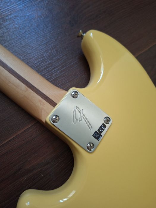 Бас китара Fender Special Edition Mustang Bass PJ  Buttercream