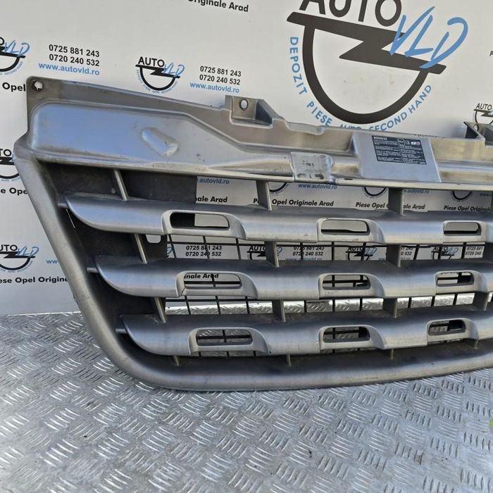 Grila centrala radiator Nissan NV400