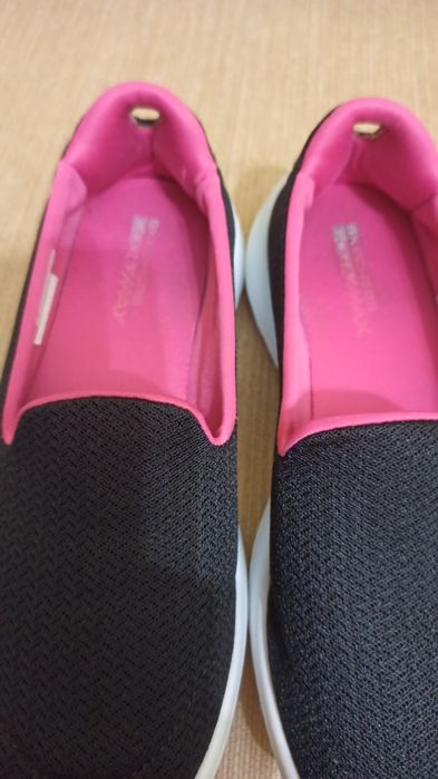 Sckechers in stare bună