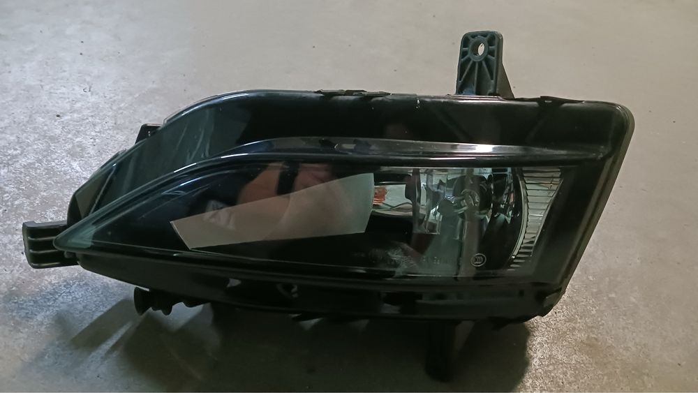 Десен Халоген с държач за броня за VW Golf 7.5