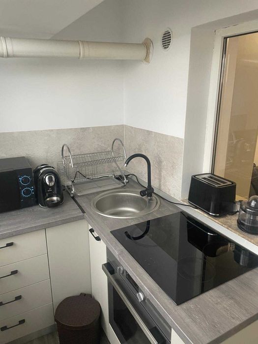 Dau in  chirie apartament cu o camera, transformat in doua camere , are parcare subterana.