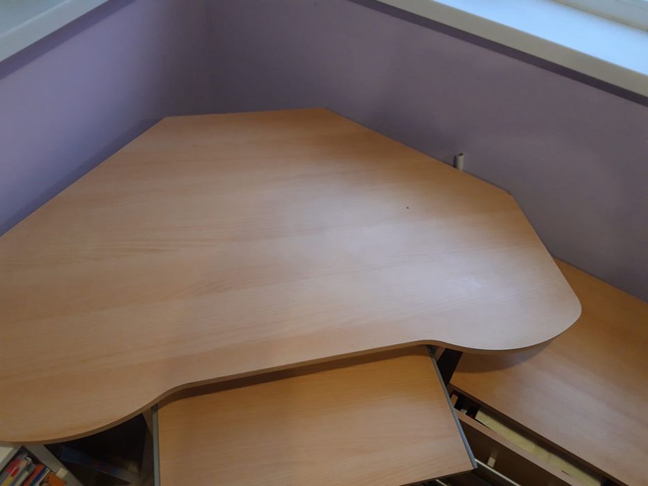 Ъгълно бюро за стая