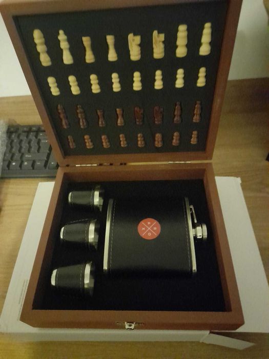 set sah cu acesorii whisky