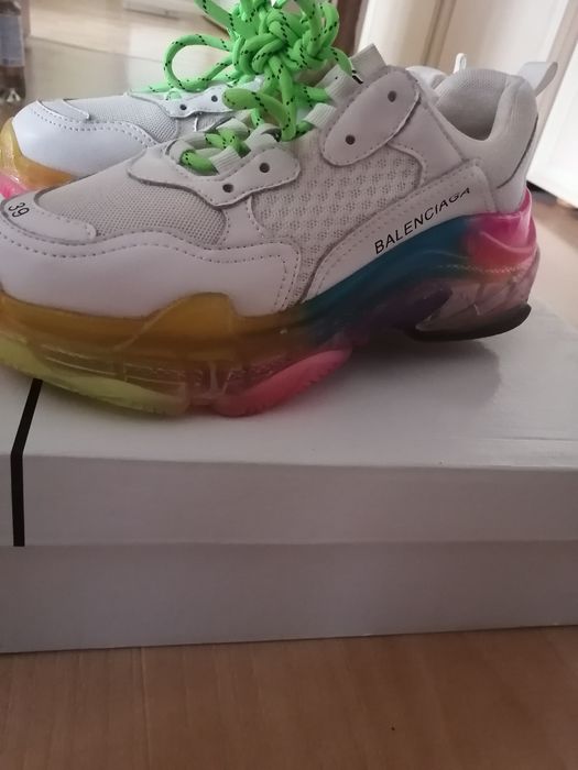 Кроссовки Женские