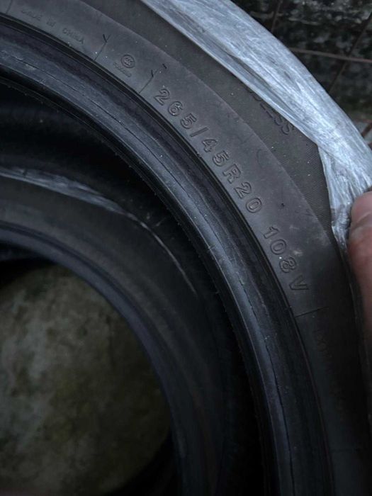 Vând cauciucuri 256/45R20