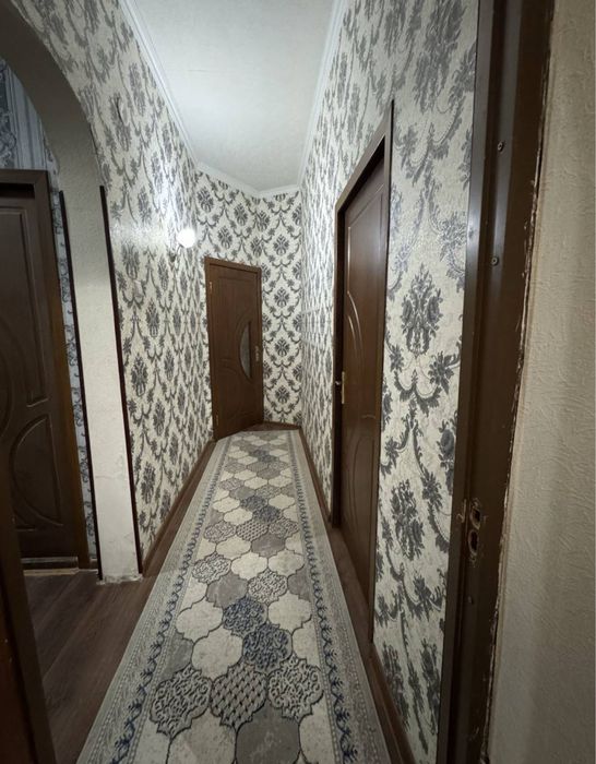 Сергелийский район 6а машина базар продаётся 2/2/7 квартира. Срочно.