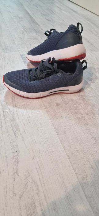 Adidasi dama Under Armour, stare foarte buna