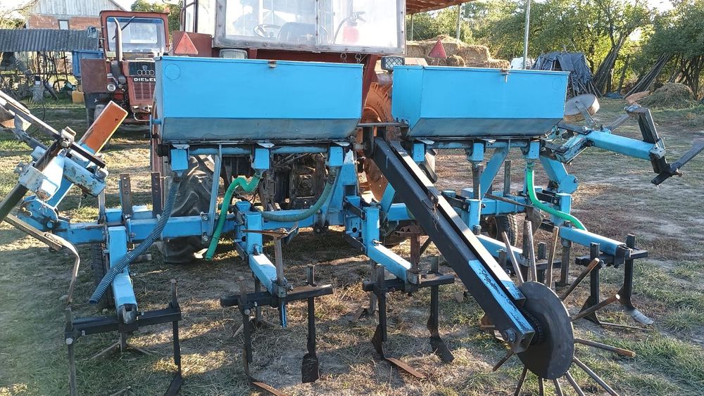 Vând prășitoare pe 6 rânduri cu fertilizare și distribuitor de azot