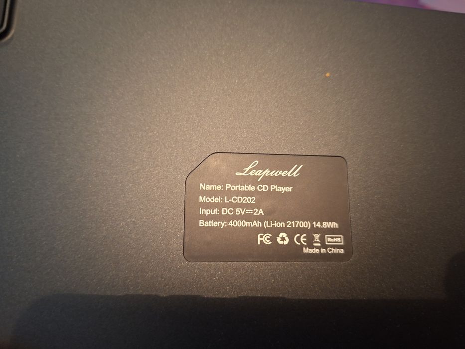 Преносим CD плейър Leapwell с Bluetooth високоговорители