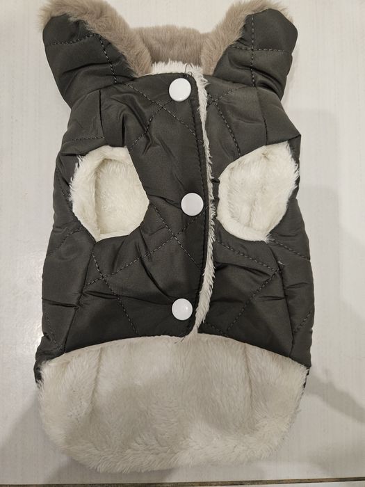 Яке за кученца дребна порода.Топли ,с подплата ,удобни и предпазващи.