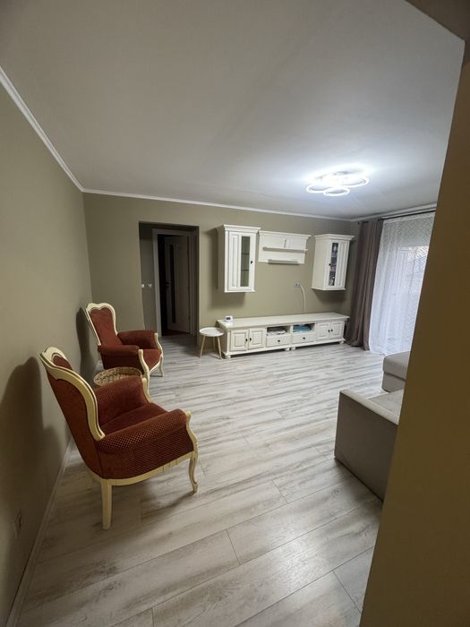 Apartament cu 2 camere în Roman, etaj 1, de vânzare