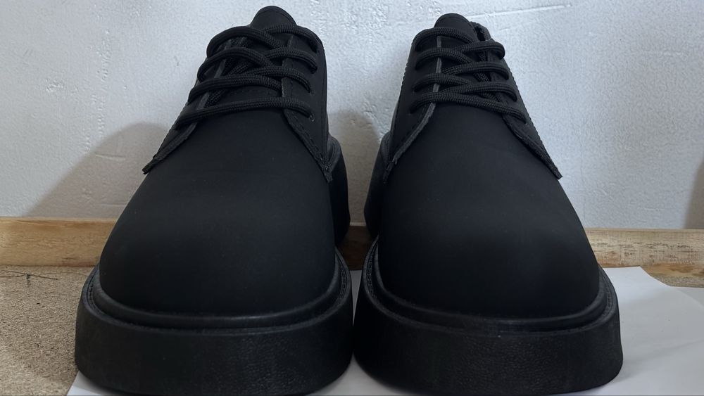 Kareya brendi. Ótta dm sifatli poyabzal.