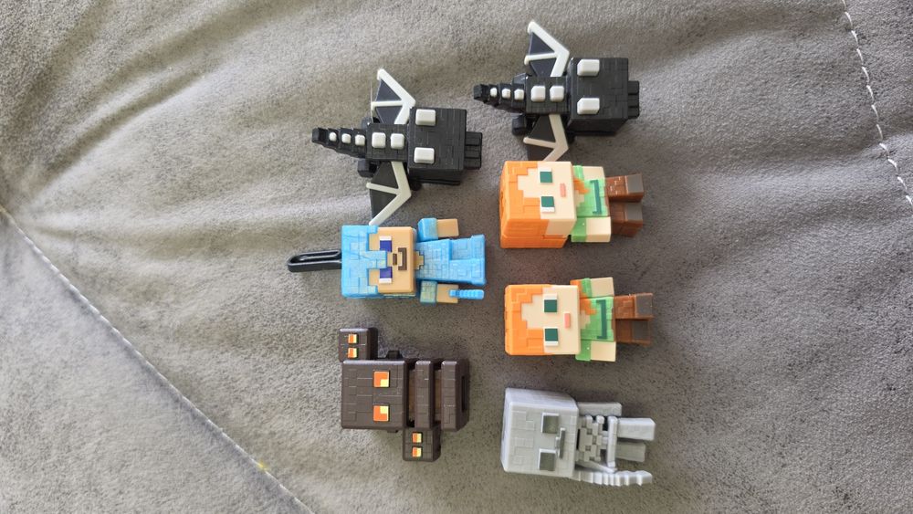 Продам игрушки Kinder Minecraft