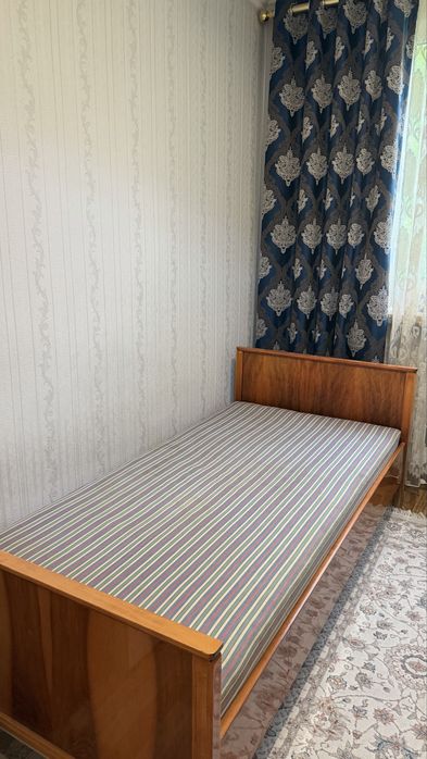 Кровать натуральный дерево
