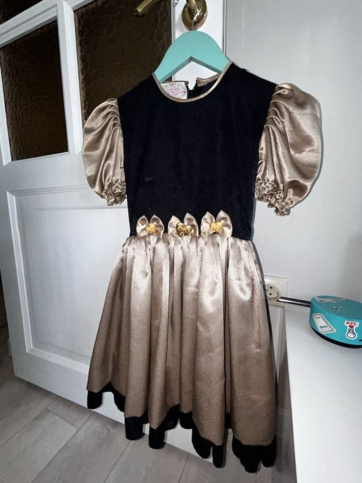 Платье рост 134-140см новое 15 тыс