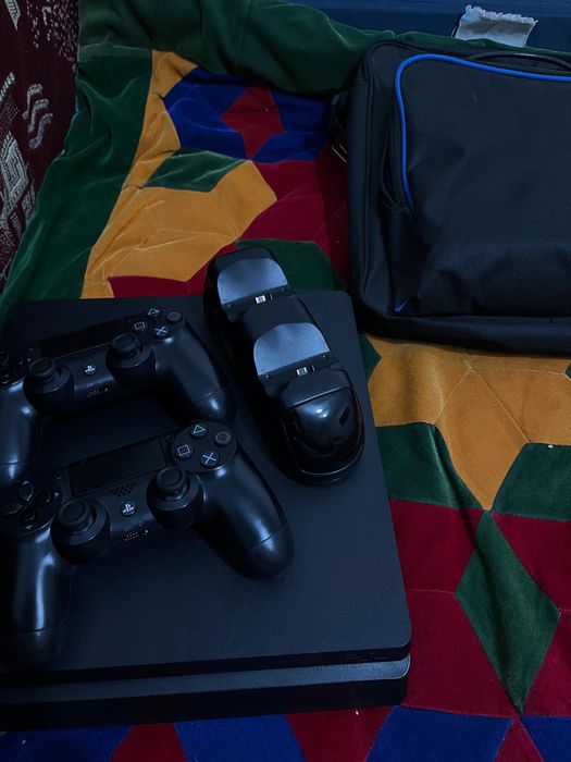 PS 4 slim продам срочно