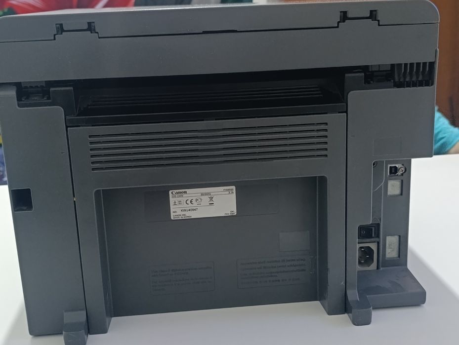 Canon pirentiri kopiya va qogʻoz chiqaradi