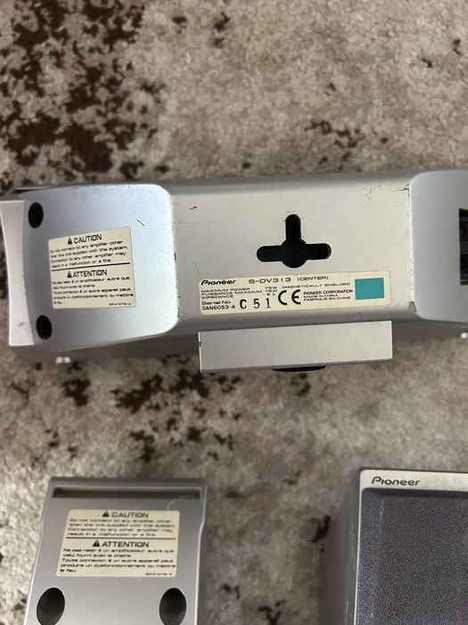 2 seturi de sateliti Pioneer 75w 6 ohmi si LG 60w 6ohm +Mp3 player/DVD