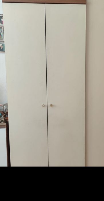 Продам двустворчатый шкаф для одежды