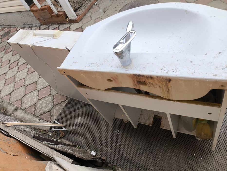 Продам раковину+зеркало-шкафчик