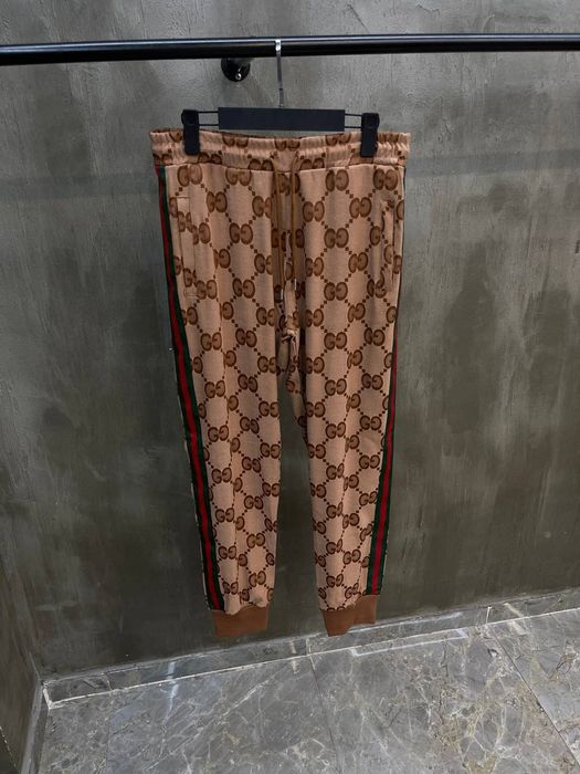 Reducere Pantaloni Gucci unisex L și XL