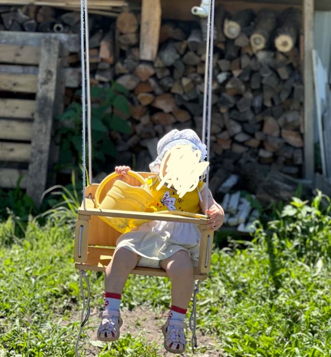 Качели из дерева новые