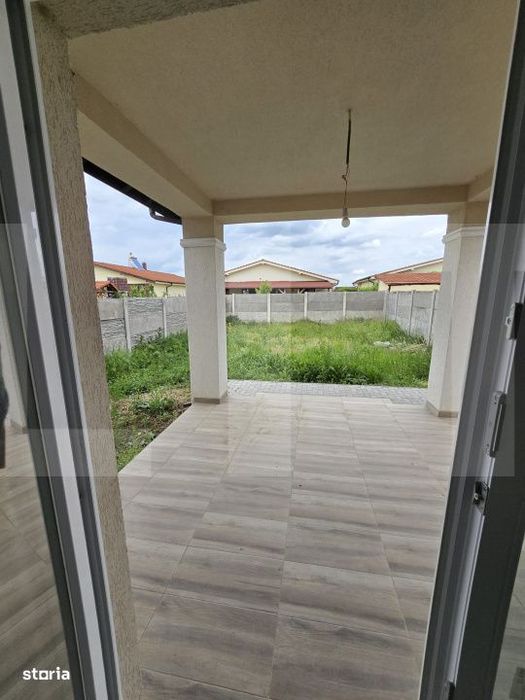 Casa tip duplex Mosnita Noua asfalt