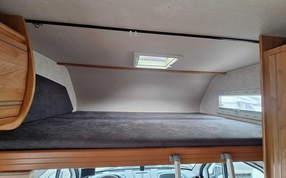 Кемпер под наем - от 85 евро - 6 спални/ 6 седящи места