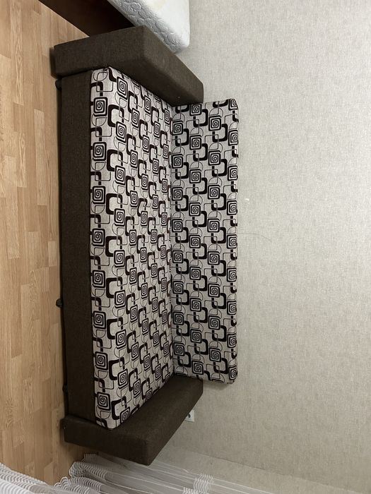 Продам диван срочно