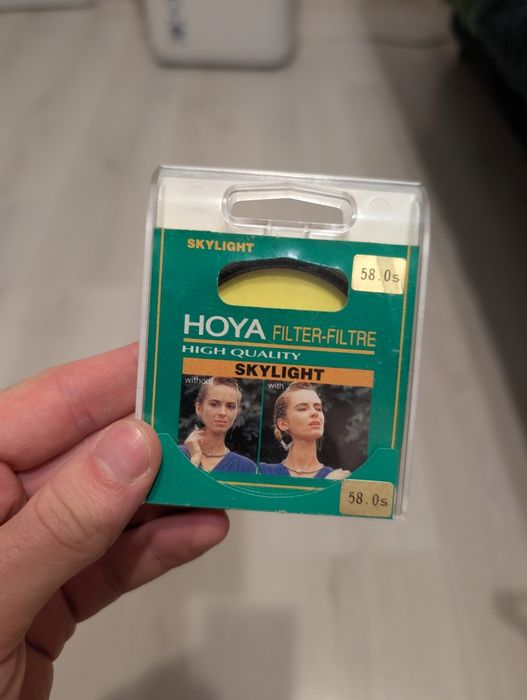 Vând aparat pe film Nikon F60 + 2 obiective Tokina