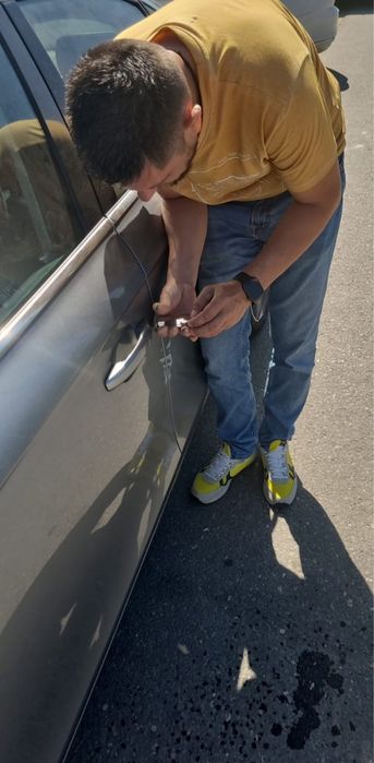 Deblocari auto rapid și fără daune deplasare în București și Ilfov