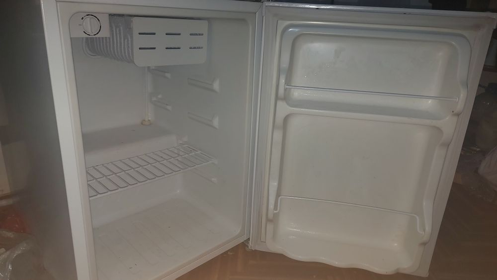 Холодильник продам.