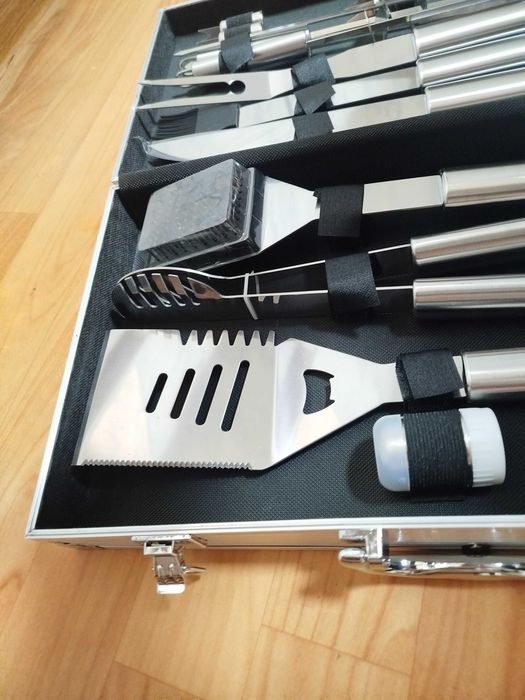 Доставка. Подарочный набор для барбекю в кейсе