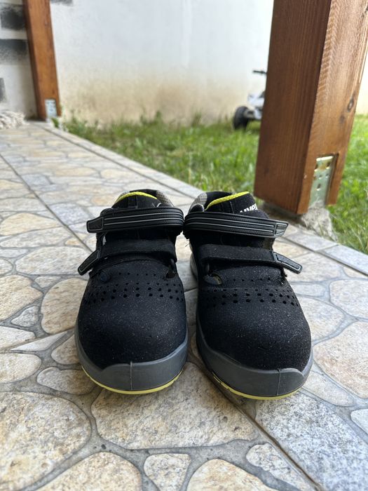 Vand bocanci folositi in stare buna
