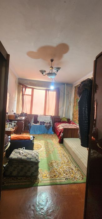 Продается Мирзо Улугбек район Кателний 2комнатная место отлично