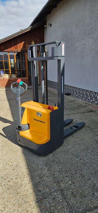 Transpaleta cu Catarg Liza electrica