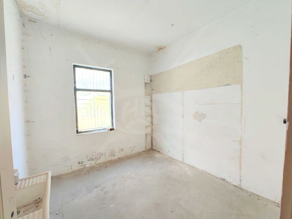 Дава се под наем Магазин в с. Марково, Област Пловдив - 370 кв.м за 131000 € - Снимка #1