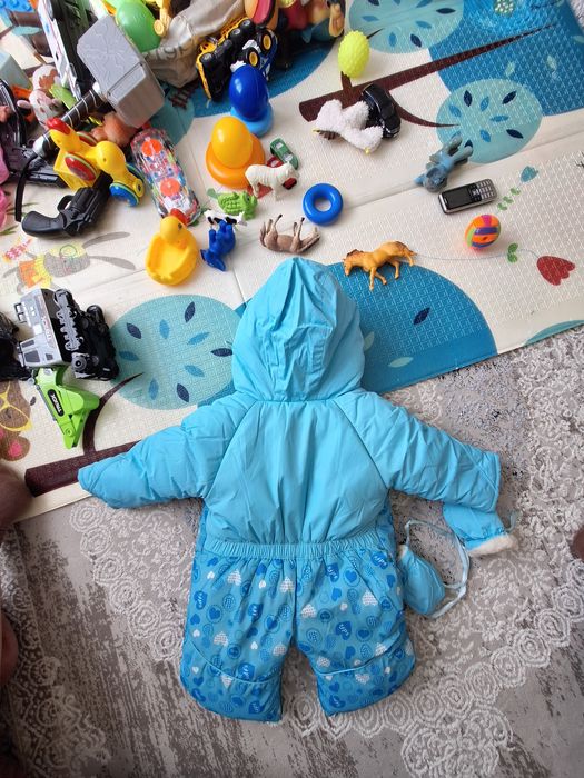 Продам зимний  детский комбинезон трансформер