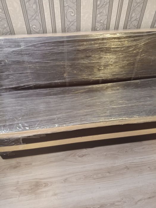 Отдам  диван на кухню