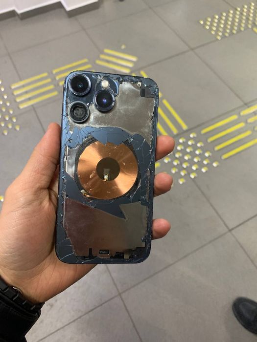 Обменяю айфон хр в корпусе 15 про