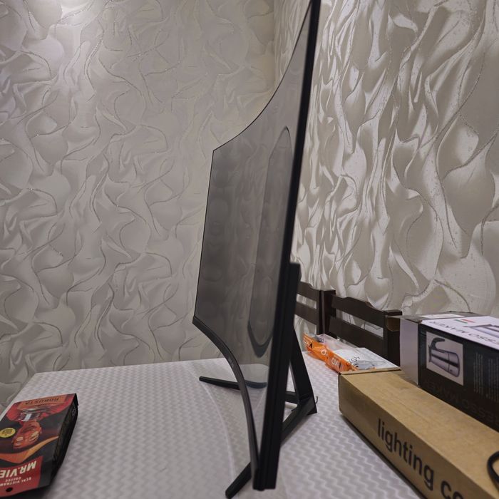 Продам монитор ZIFFLER 32 диагональ