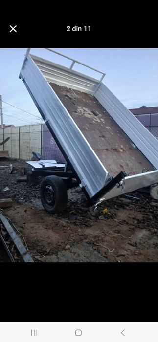 Remorca de tractor basculabila