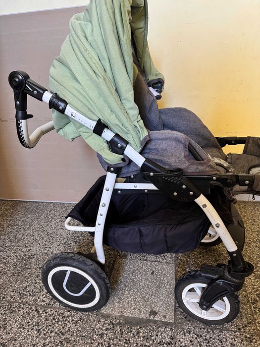 Продавам бебешка/детска количка в пълен комплект
