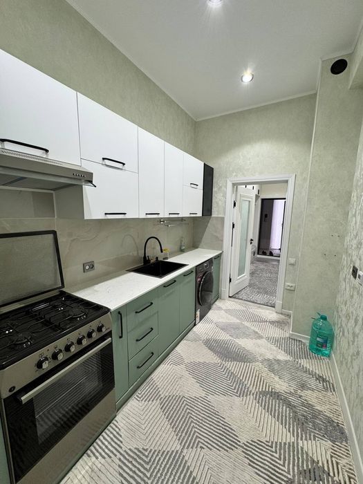 Chilonzor Novza metro yonida 2xonali kvartira SOTILADI!